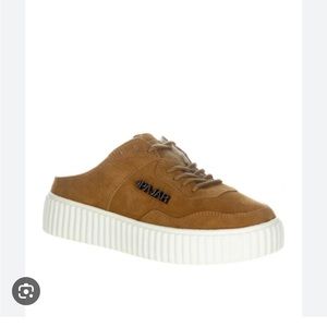 NWT Pajar shearling leather slip on platform shoe in chestnut. Size 9 /EU 40